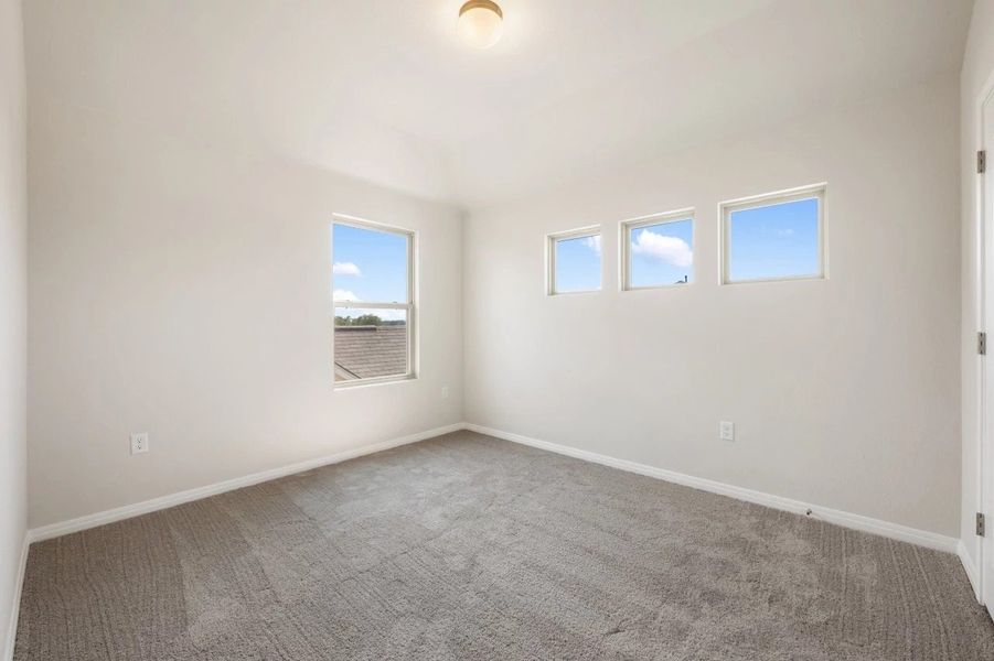 Spacious, unfurnished interior of a new home in Rolling Glen, Hutto (Image 26).