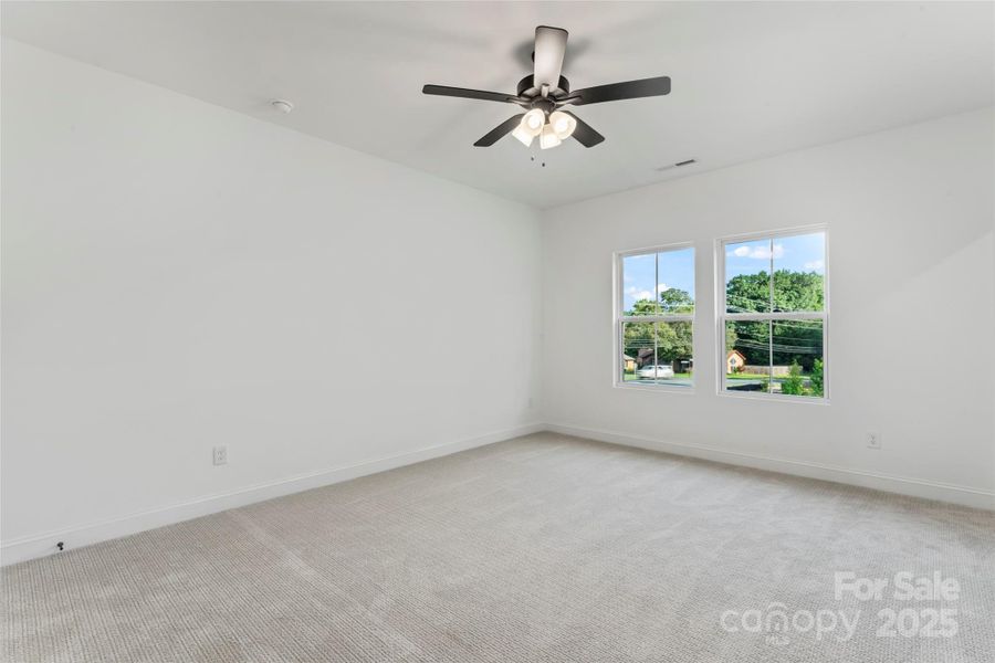 Spacious, unfurnished interior of a new home in , Harrisburg (Image 13).