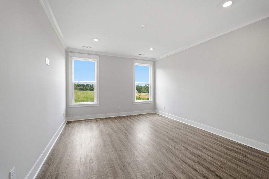 Spacious, unfurnished interior of a new home in Aden Woods, Fairview (Image 35).