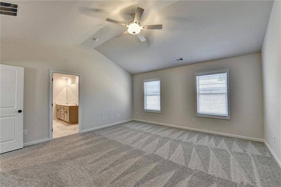Spacious, unfurnished interior of a new home in , Auburn (Image 25).