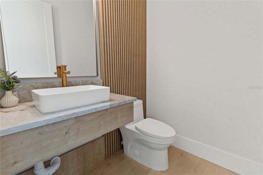 GUEST BATH NEXT TO BAR