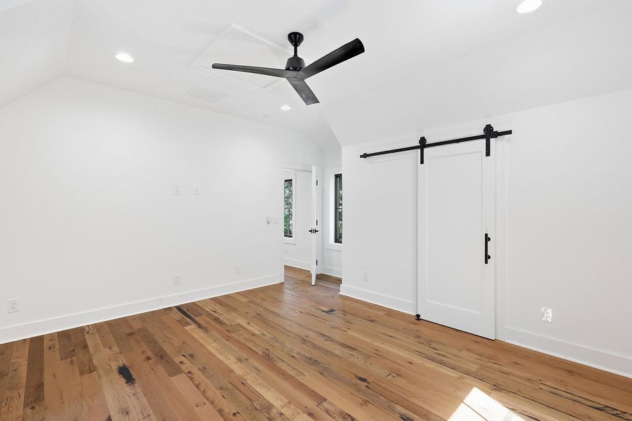 Spacious, unfurnished interior of a new home in , Seabrook (Image 51).