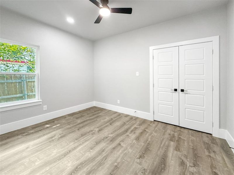Unfurnished room featuring light wood-style flooring and ceiling fan