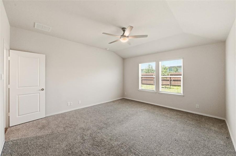 Spacious, unfurnished interior of a new home in , Converse (Image 31).