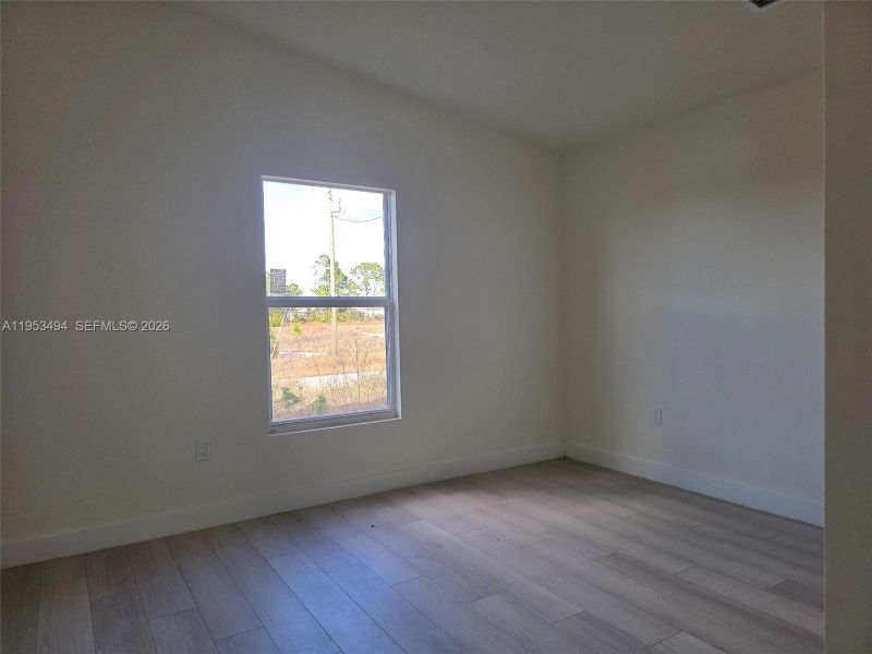 Spacious, unfurnished interior of a new home in , Lehigh Acres (Image 9).