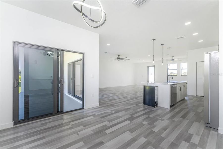 Spacious, unfurnished interior of a new home in , Port Charlotte (Image 48).