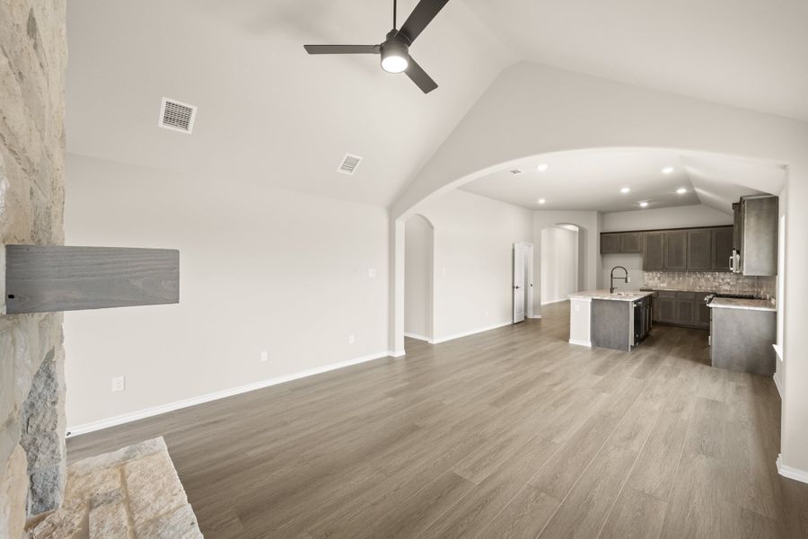 Spacious, unfurnished interior of a new home in Hunters Ridge, Crowley (Image 17).