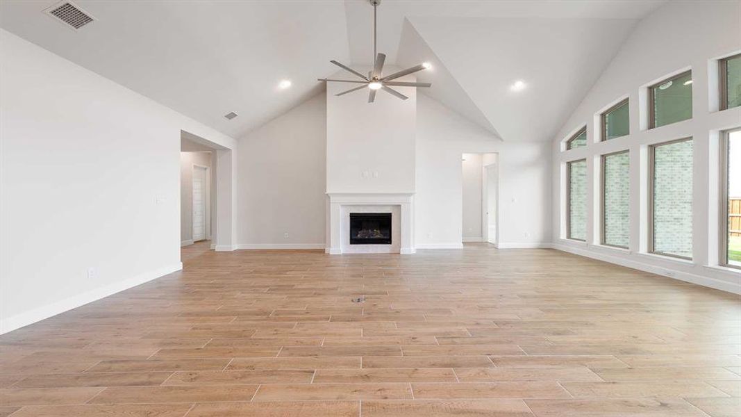 Spacious, unfurnished interior of a new home in Myrtle Creek 71', Waxahachie (Image 16).