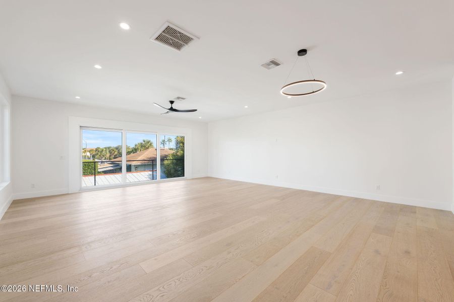 Spacious, unfurnished interior of a new home in , Jacksonville Beach (Image 20).