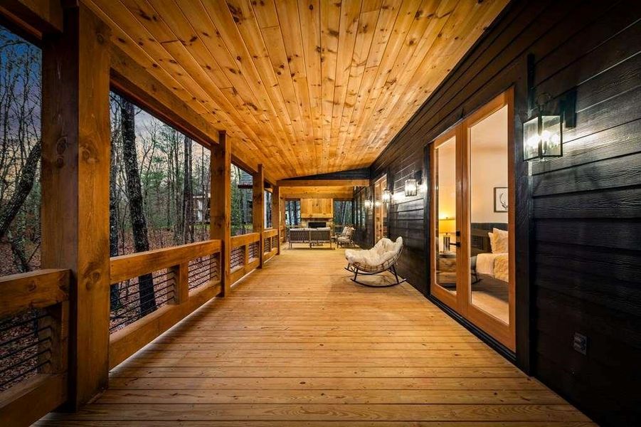 Exterior details and patio area of a home in , McCaysville (Image 4).