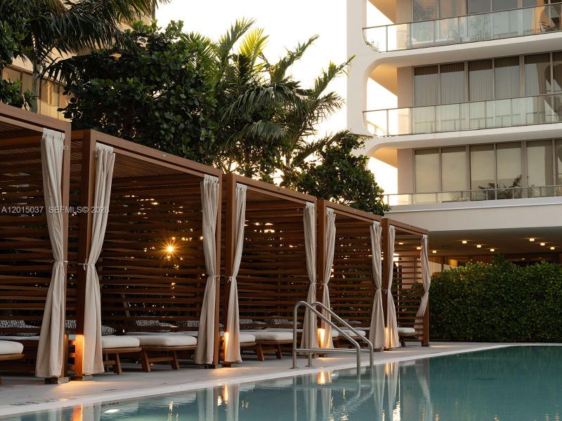 Condo located in Miami, FL showcasing its design and architecture (Image 4).