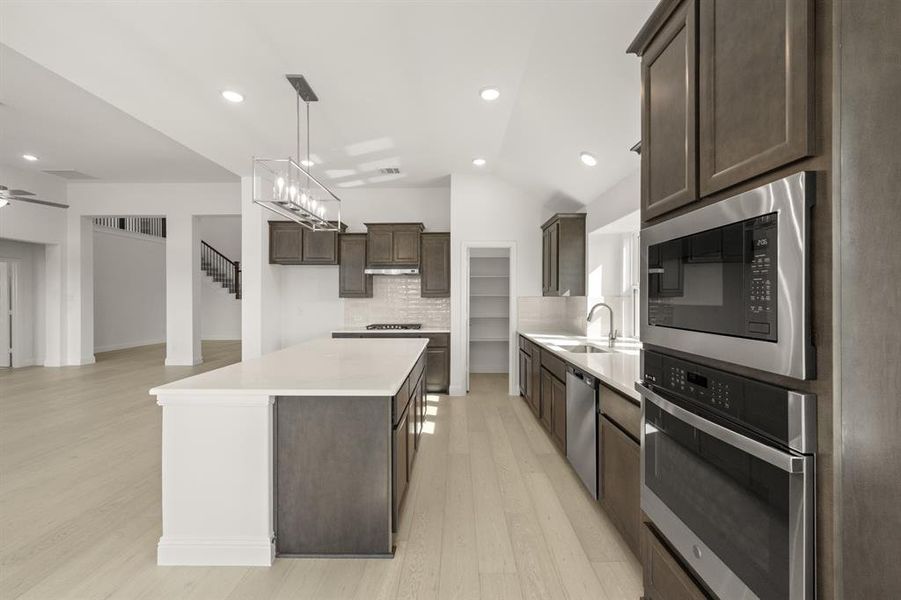 1013 Butterfly- Kitchen-4