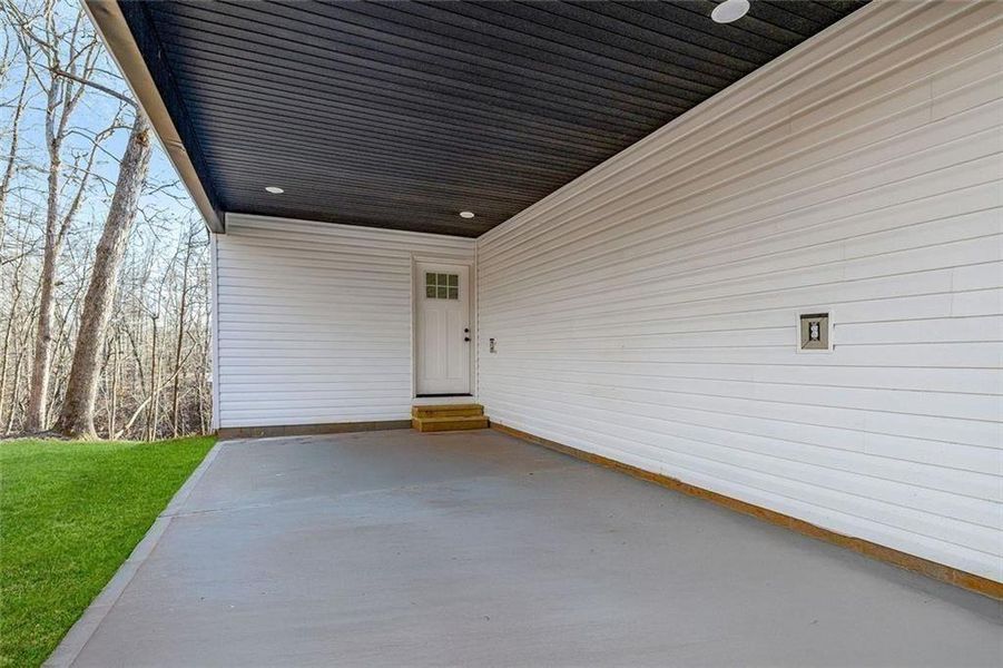 Exterior details and patio area of a home in , Gainesville (Image 15).