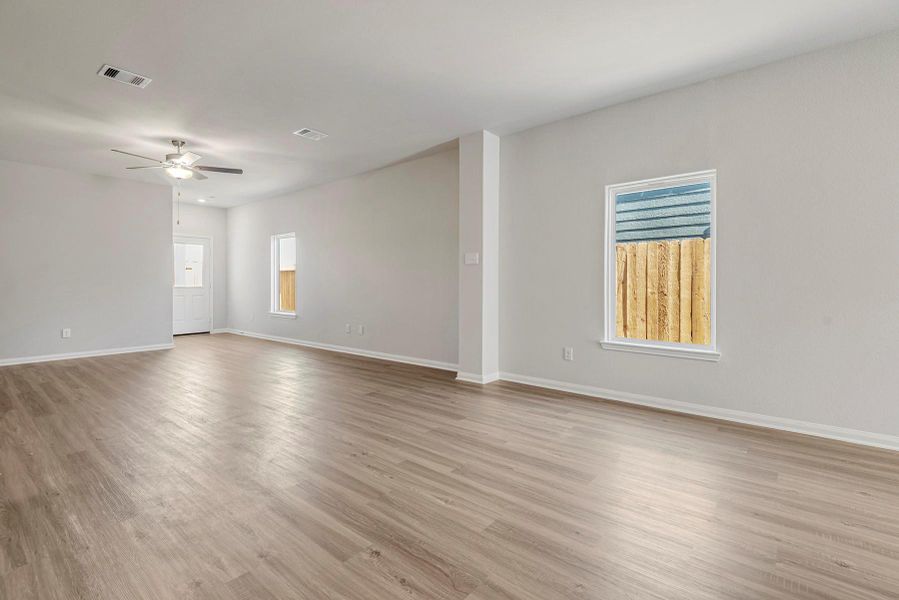 Spacious, unfurnished interior of a new home in Wayside Village, Houston (Image 10).