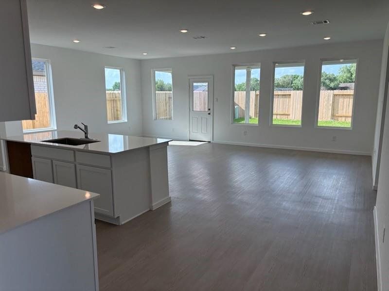 Spacious, unfurnished interior of a new home in Canterra Creek: Classic Collection, Rosharon (Image 10).