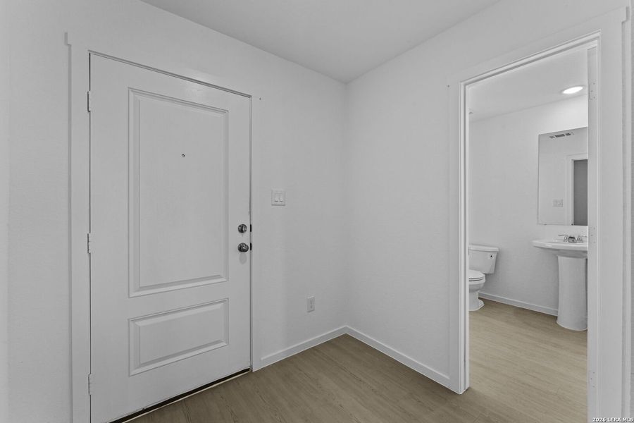 Spacious, unfurnished interior of a new home in Sky Ranch, New Braunfels (Image 23).
