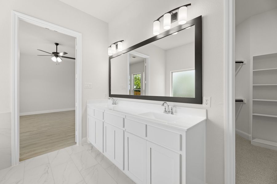 Representative furnished interior of a home built from the Cedarwood II by Sandlin Homes in Lakesong, Midlothian (Image 11).