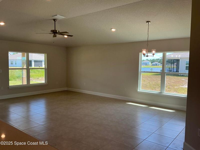 Spacious, unfurnished interior of a new home in St. John Preserve, Palm Bay (Image 6).