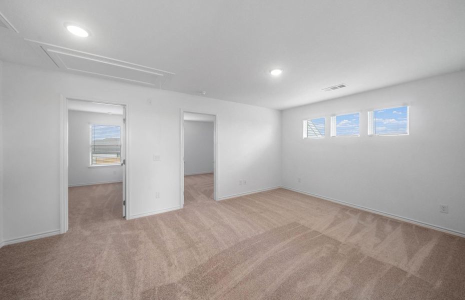 Spacious, unfurnished interior of a new home in River Ranch, Dayton (Image 19).