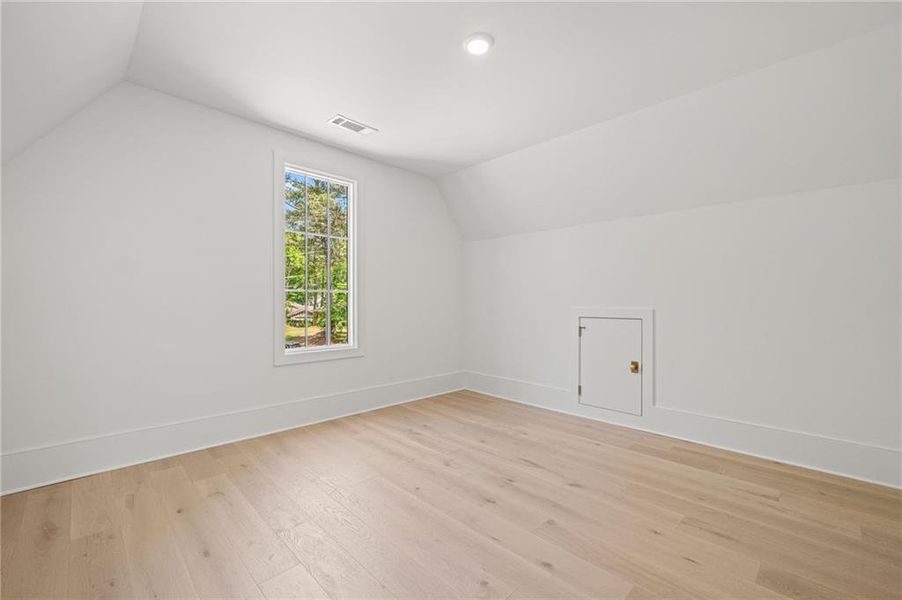 Spacious, unfurnished interior of a new home in , Brookhaven (Image 41).