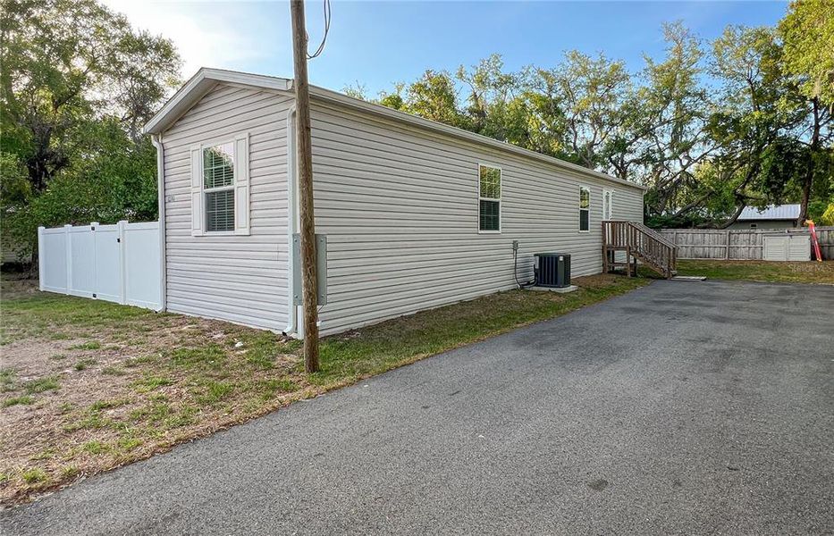 Exterior details and patio area of a home in , New Port Richey (Image 16).