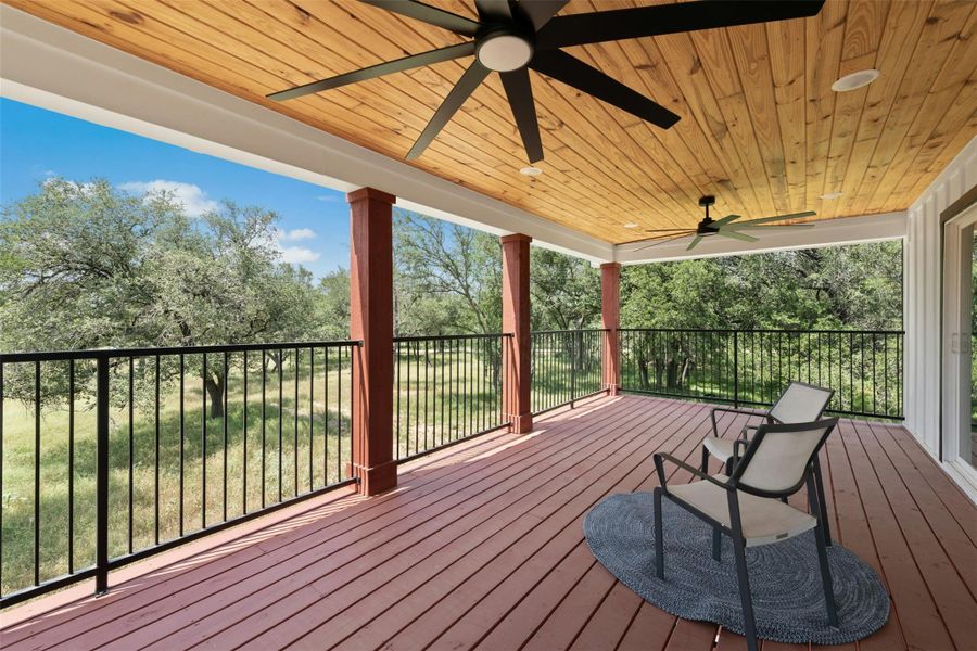 Exterior details and patio area of a home in , Luling (Image 20).