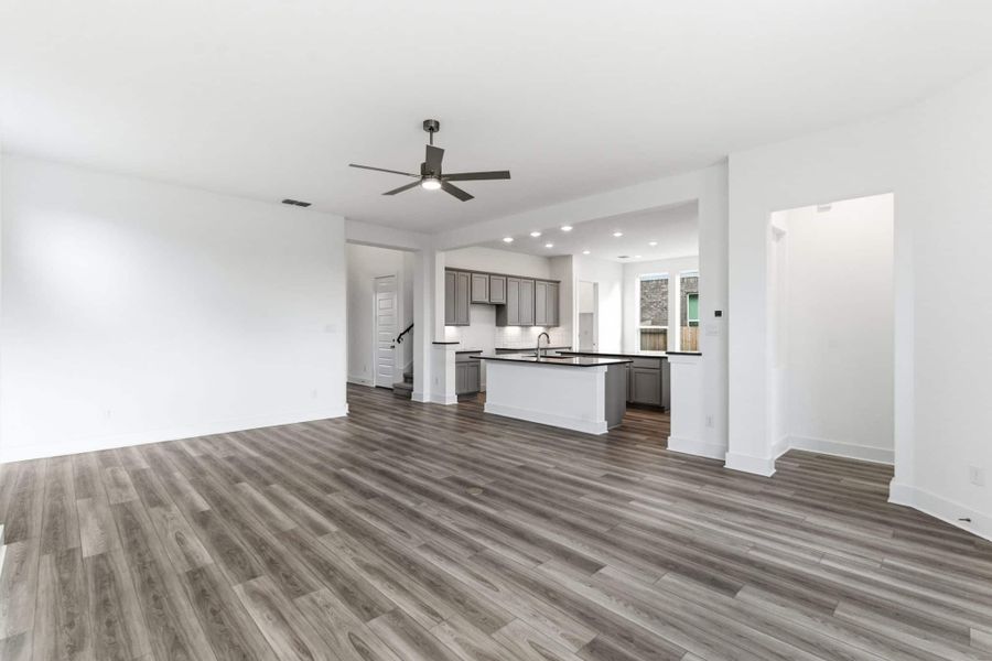 Spacious, unfurnished interior of a new home in Buffalo Crossing, Cibolo (Image 26).