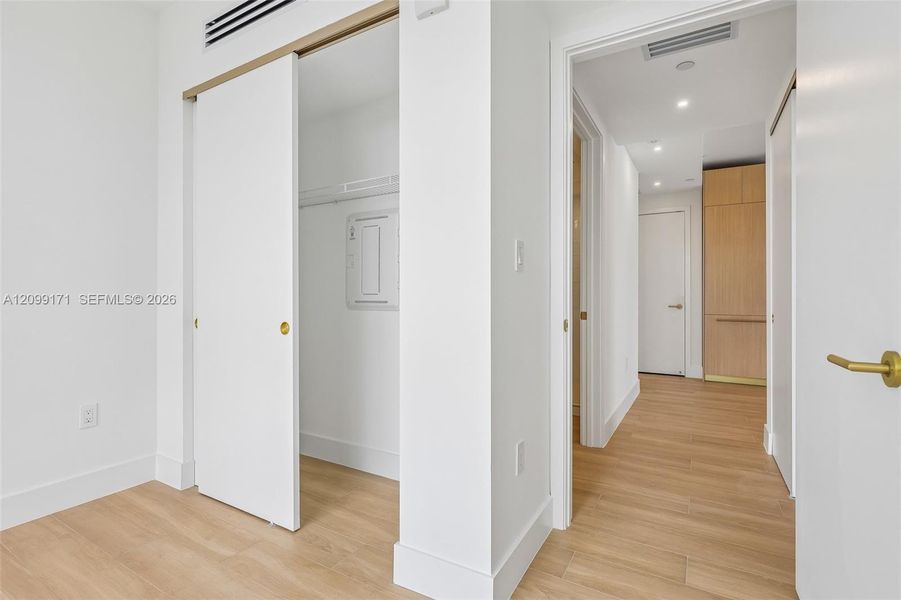 Spacious, unfurnished interior of a new home in , Miami (Image 24).