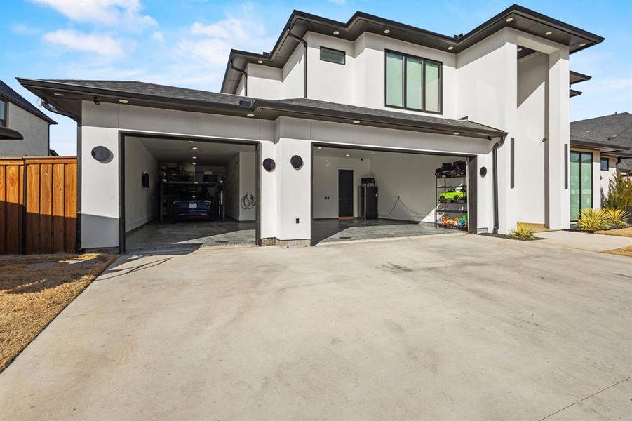 Exterior details and patio area of a home in , Frisco (Image 4).