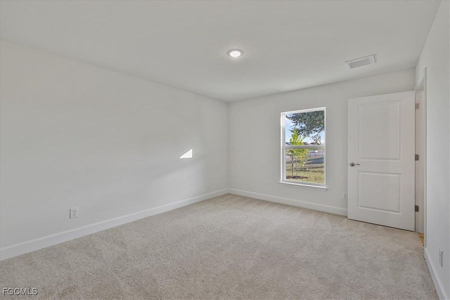Spacious, unfurnished interior of a new home in Cape Coral, Cape Coral (Image 22).