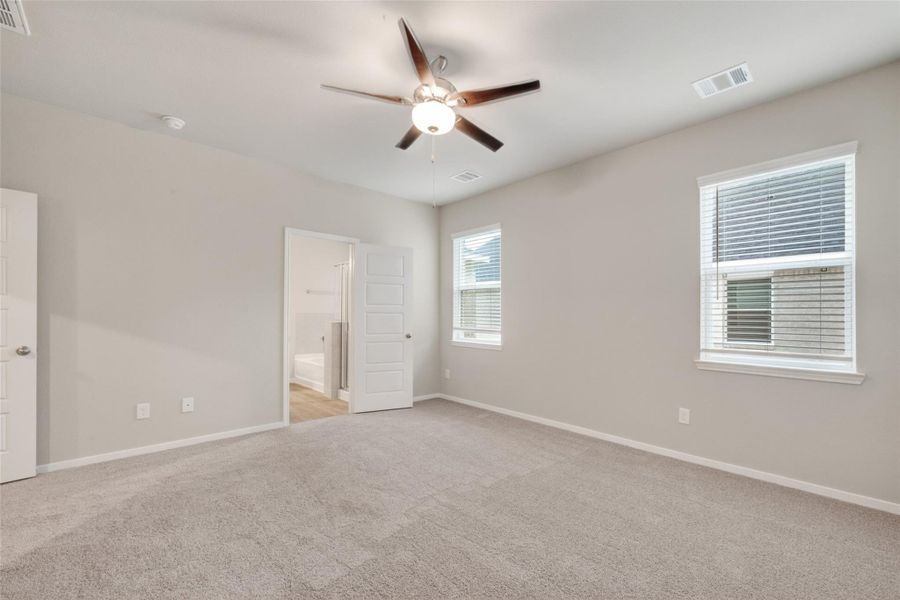 Spacious, unfurnished interior of a new home in Rollingbrook Estates, Baytown (Image 20).