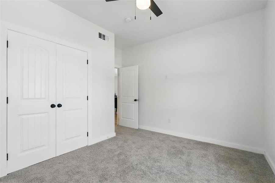 Spacious, unfurnished interior of a new home in , Granbury (Image 25).