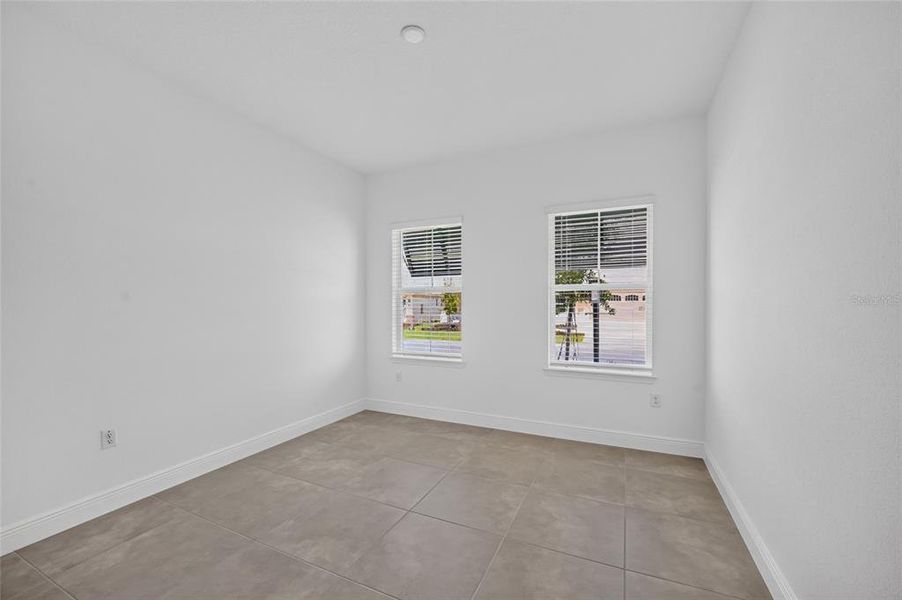 Spacious, unfurnished interior of a new home in , Ocala (Image 25).