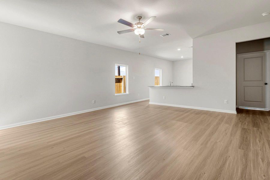 Spacious, unfurnished interior of a new home in Wayside Village, Houston (Image 11).