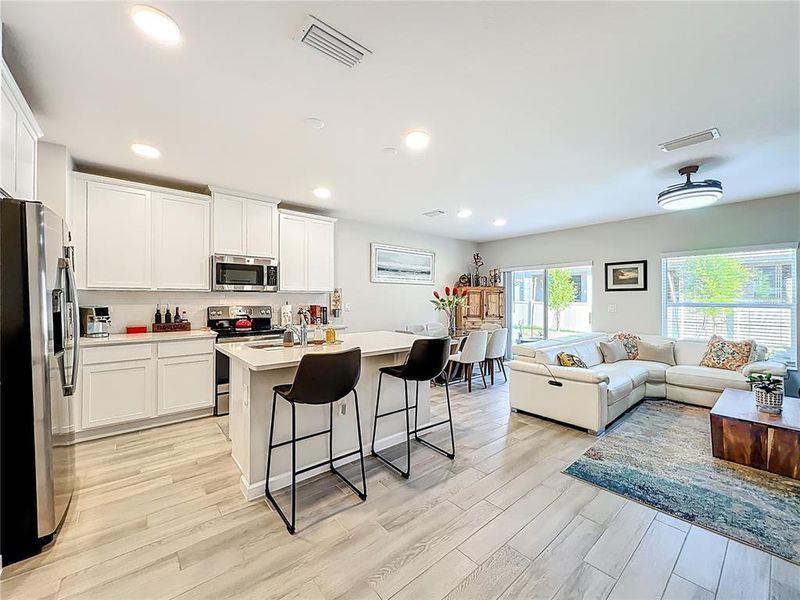Furnished interior view inside a new home in , Orlando (Image 34).