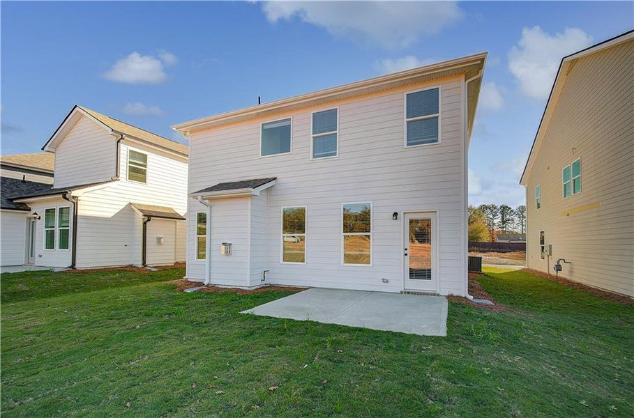 Exterior details and patio area of a home in Abbotts Crossing, Conyers (Image 15).
