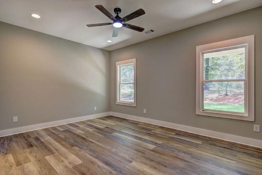 Spacious, unfurnished interior of a new home in , Monroe (Image 11).