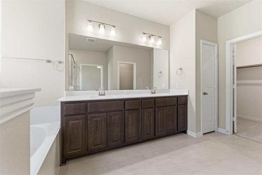 Furnished interior view inside a new home in Waterford Park, Weatherford (Image 12). Furnished interior view inside a new home in Waterford Park, Weatherford (Image 12).