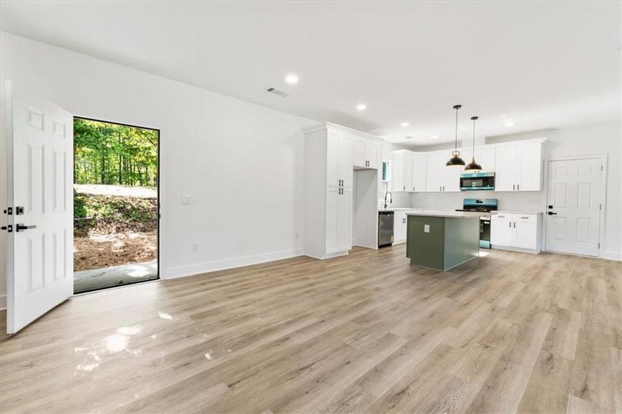 Spacious, unfurnished interior of a new home in , Fairburn (Image 38).