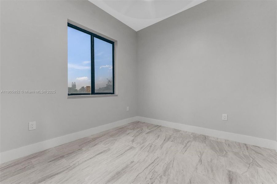 Spacious, unfurnished interior of a new home in , Miami (Image 21).