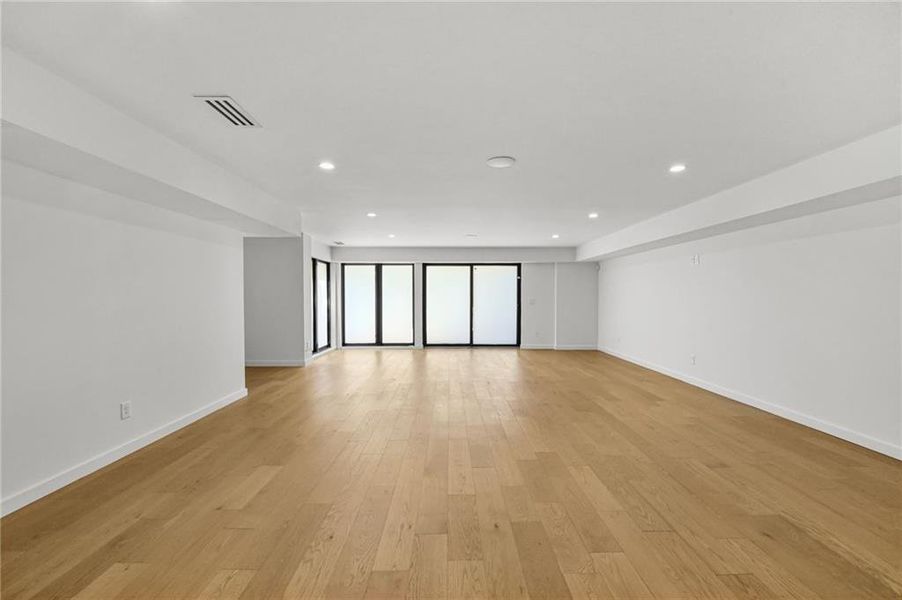 Spacious, unfurnished interior of a new home in , Atlanta (Image 64).