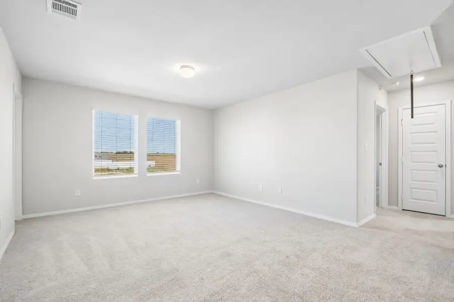 Spacious, unfurnished interior of a new home in Harvest Ridge, Elgin (Image 19).