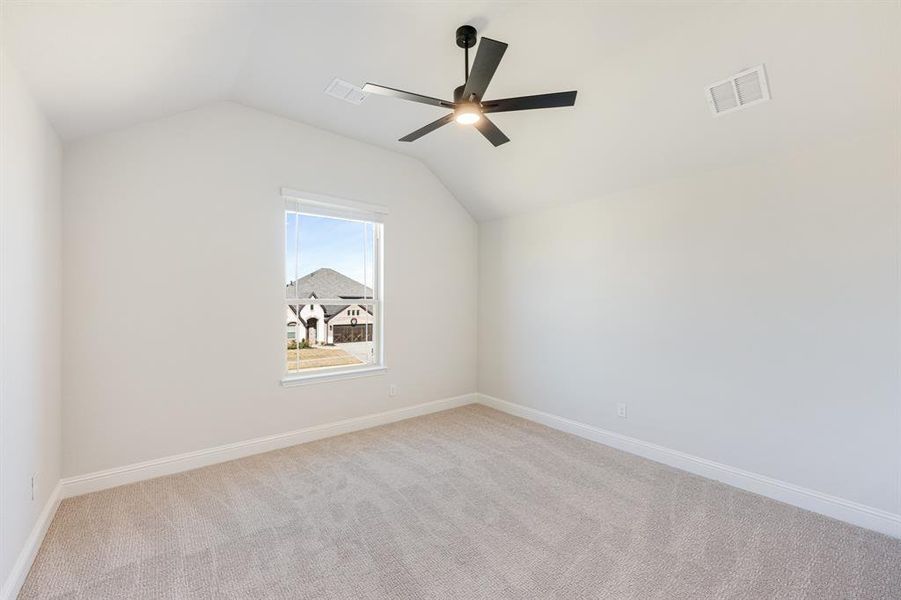 Spacious, unfurnished interior of a new home in Triple Diamond Ranch, Mansfield (Image 33).