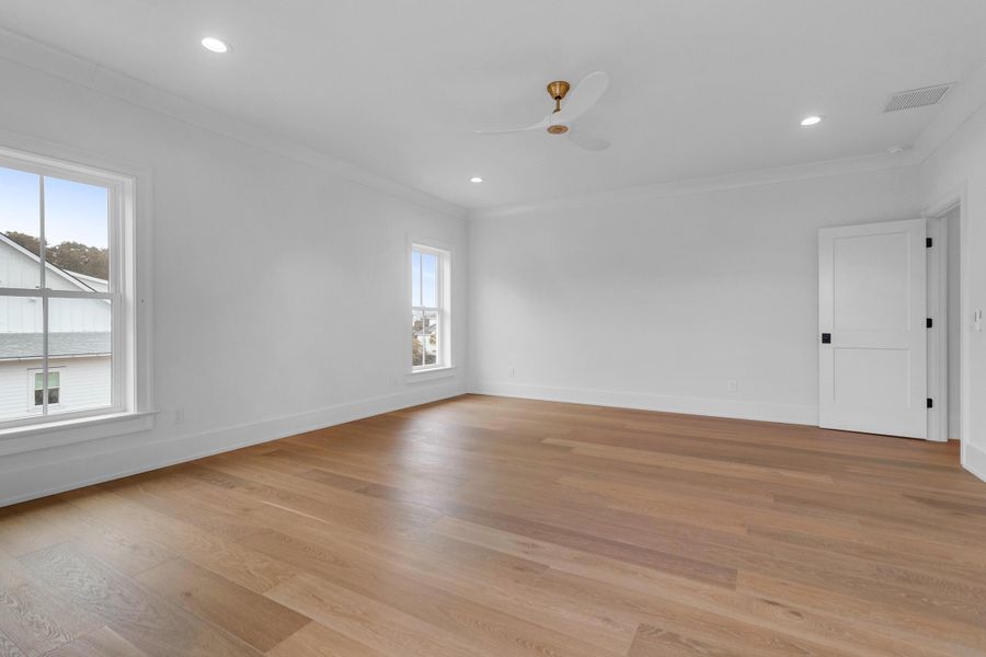 Spacious, unfurnished interior of a new home in , Mount Pleasant (Image 31).