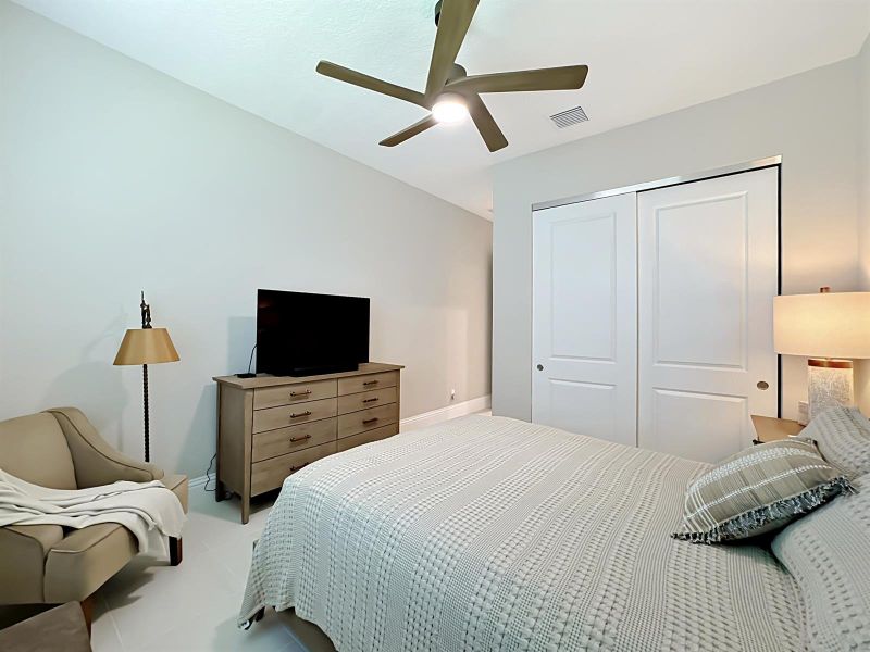 9244 SW Pinnacle Ensuite Bed 2