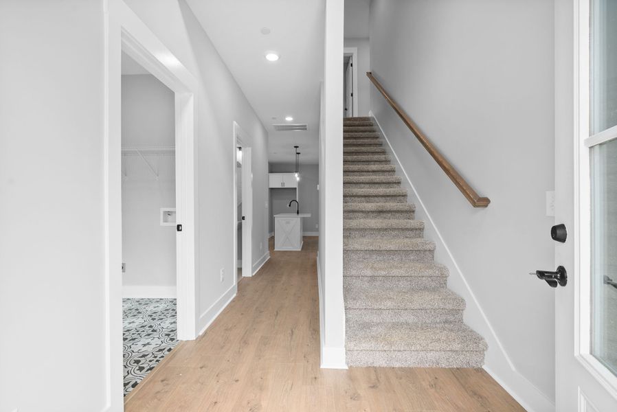 Spacious, unfurnished interior of a new home in Garrettsburg Meadows, Clarksville (Image 6).