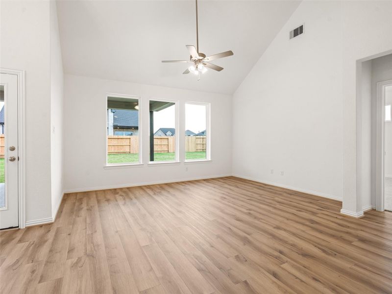 Spacious, unfurnished interior of a new home in Brookewater, Rosenberg (Image 23).