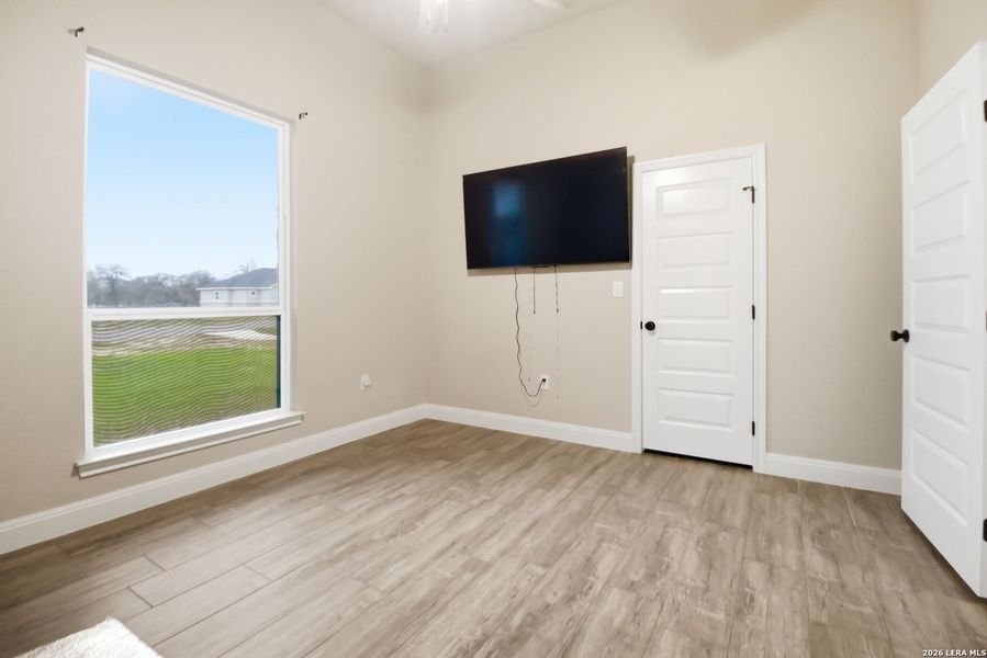 Spacious, unfurnished interior of a new home in , La Vernia (Image 20).