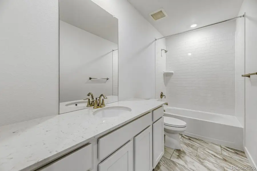 Furnished interior view inside a new home in Vermilion Creek, Centennial (Image 6).