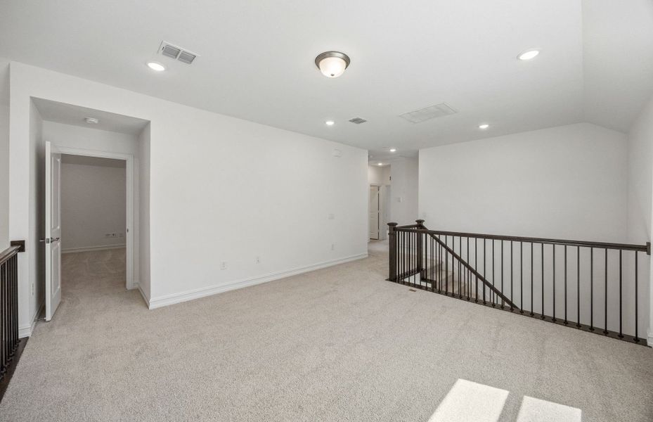Spacious, unfurnished interior of a new home in Highland Lakes, McKinney (Image 16).